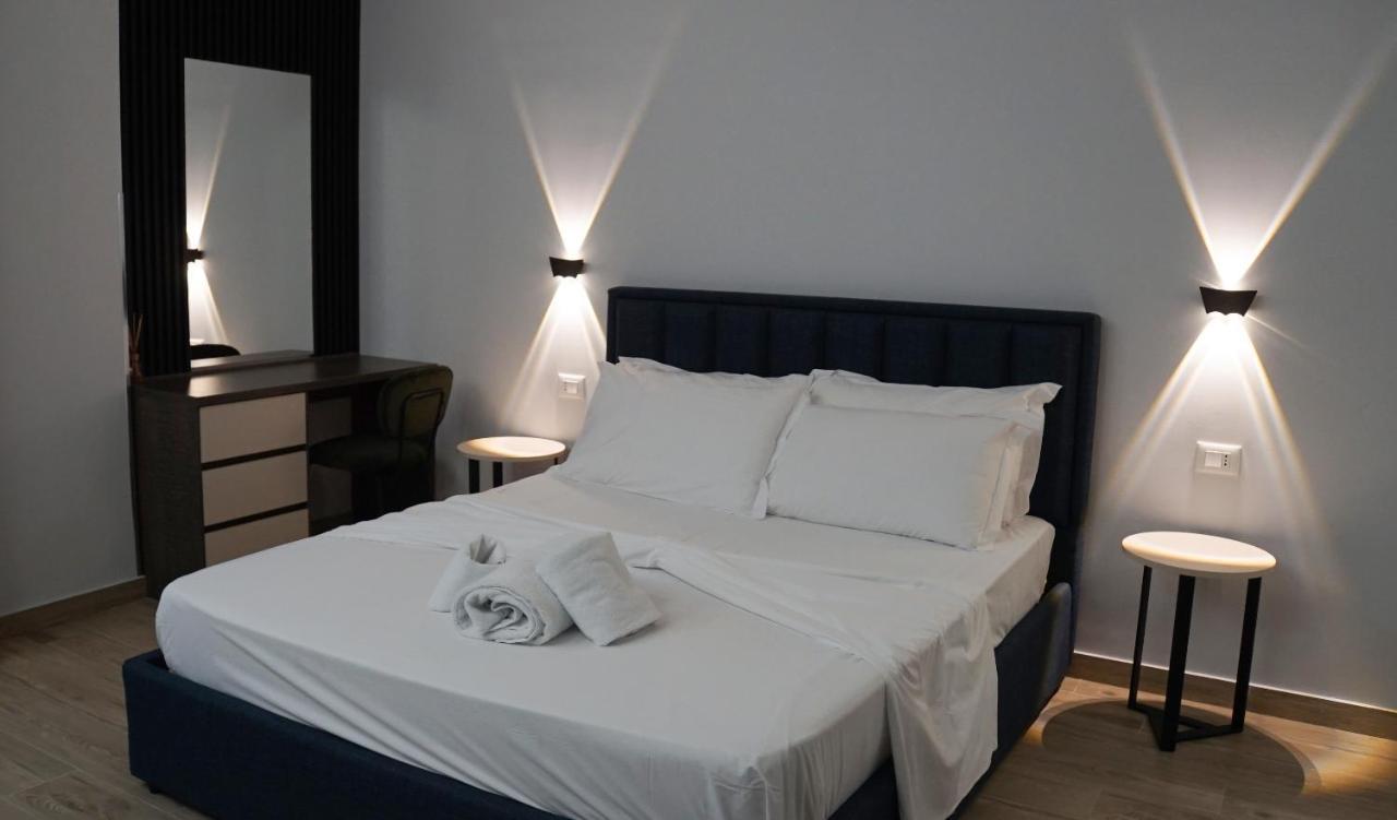 Palm Side Hotel Vlore Exterior photo